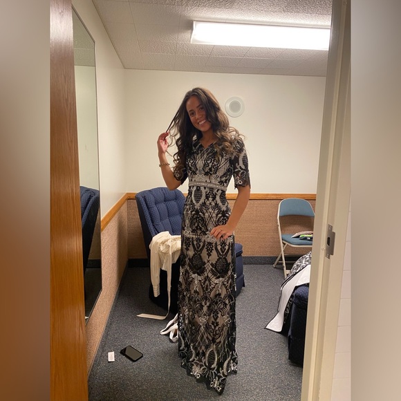 Symphony of Venus BEAUTIFUL dress - Picture 2 of 6